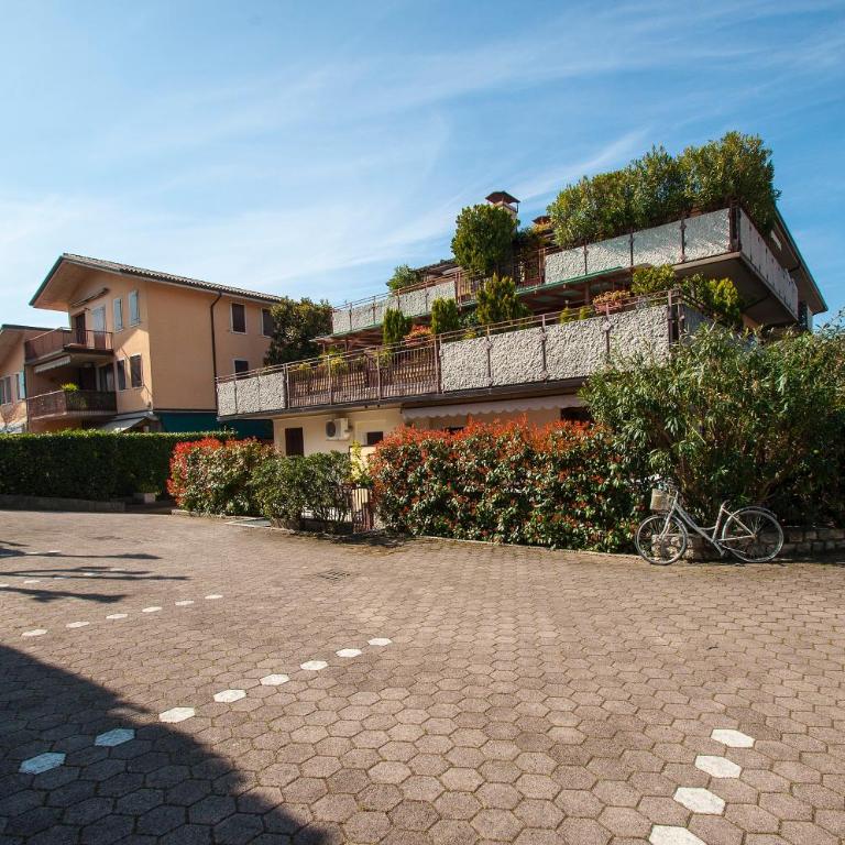 Elena Apartment - Free Secure Parking - Center - Pool - View Lake - One-Bedroom Apartment - 21