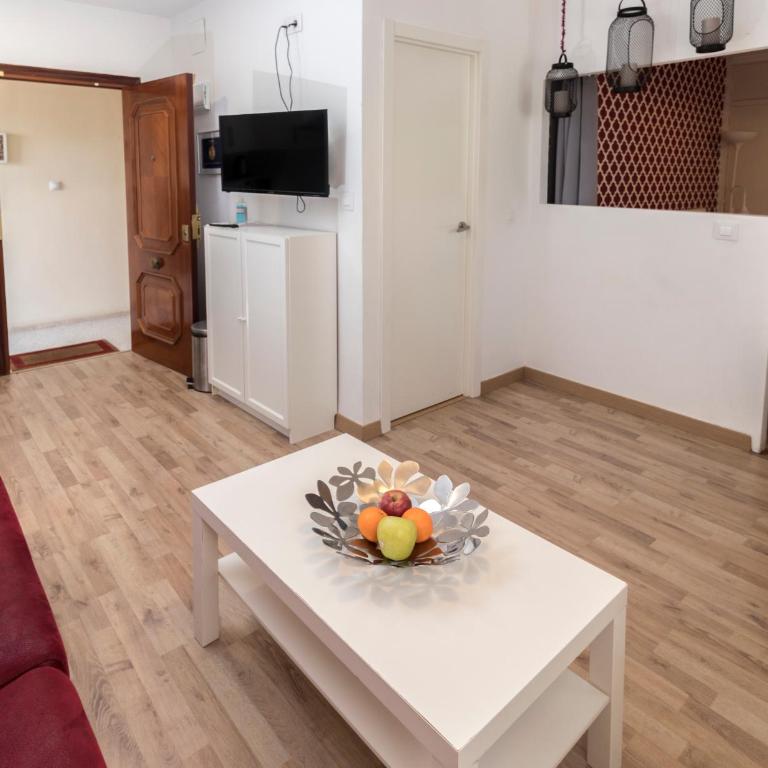 R&M ALOJAMIENTOS C/SIERPES 46 - Apartamento de 1 dormitorio - 35