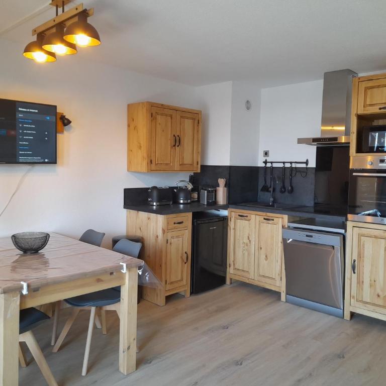 Appartement 4 à 6 personnes - Station La Joue du Loup - Chalet d'Aurouze, 150m des remontées - Apartment mit 2 Schlafzimmern - 3