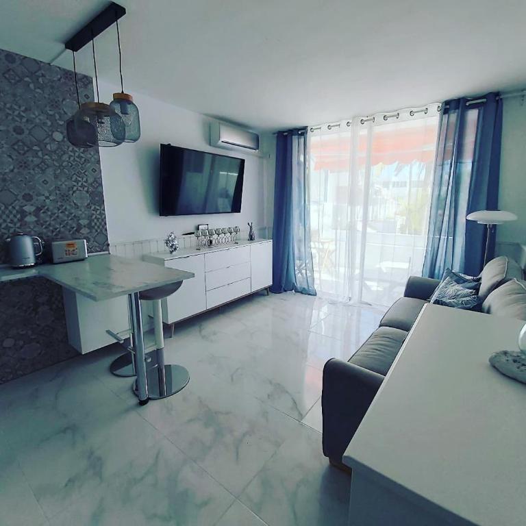 Canarian blue Suite tropical garden view & Pool - Apartamento de 1 dormitorio - 42