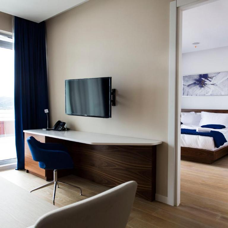 Hotel TQ Plaza - Deluks Suite sa Balkonom - 3