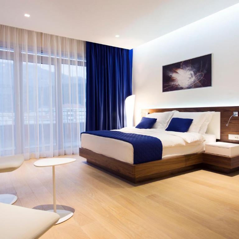 Hotel TQ Plaza - Superior Dvokrevetna Soba sa Bračnim Krevetom i Balkonom - 6