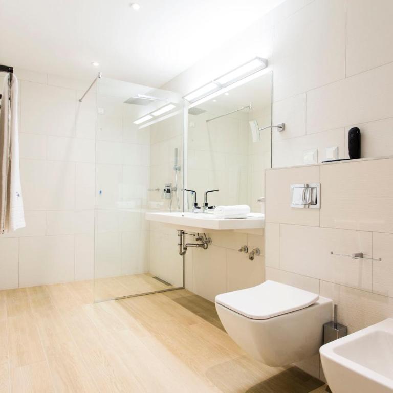 Hotel TQ Plaza - Superior Dvokrevetna Soba sa Bračnim Krevetom i Balkonom - 8