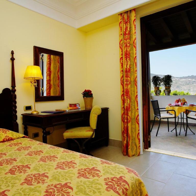 Arciduca Grand Hotel - Deluxe Triple Room with Terrace - 5