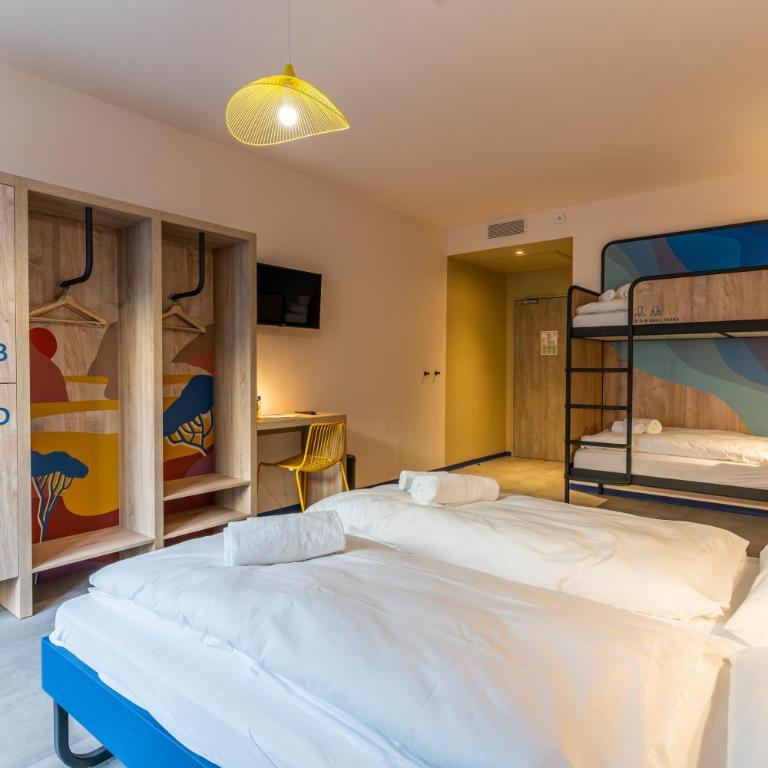 MEININGER Marseille Centre la Joliette - Chambre Quadruple - 2