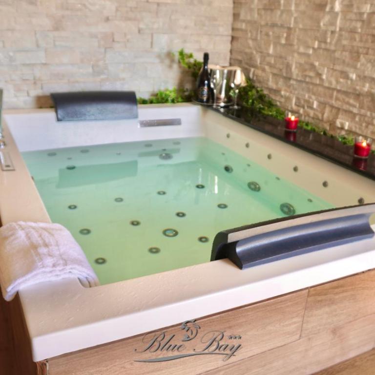 BlueBay Residence Resort - Suite Deluxe con Vasca Idromassaggio - 2