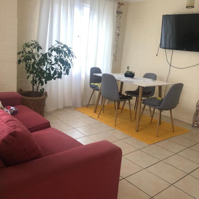 Comoda y amplia casa en sector residencial - Three-Bedroom House - 3