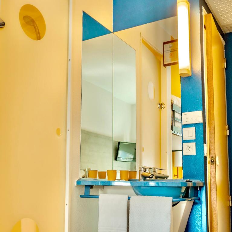 ibis Budget Colmar Centre Gare - Chambre Triple avec 1 Lit Double et 1 Lit Superposé - 10