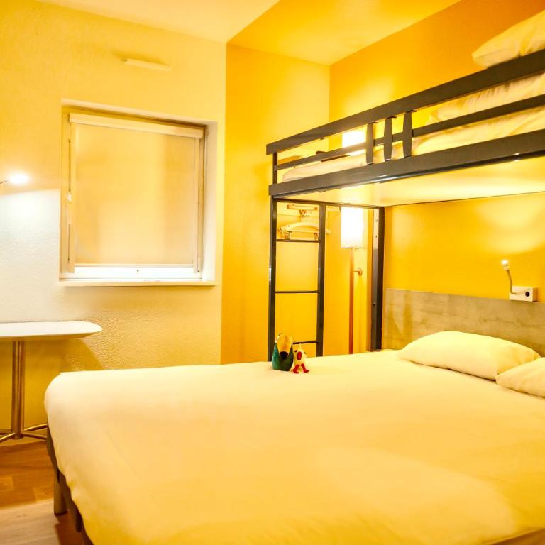 ibis Budget Colmar Centre Gare - Chambre Triple avec 1 Lit Double et 1 Lit Superposé - 14