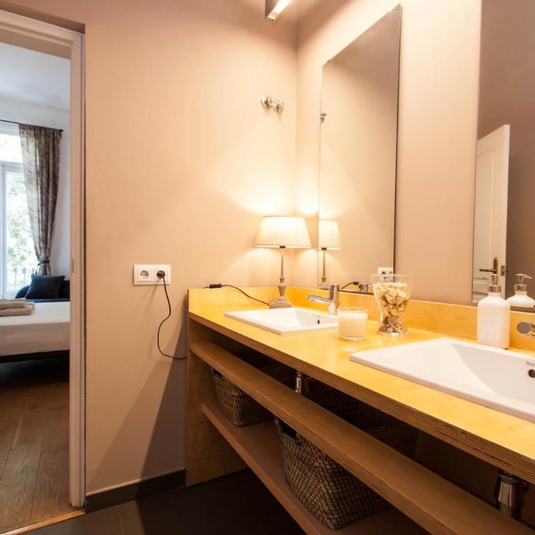 BCN Apartments 41 - Deluxe Two-Bedroom Apartment - 5