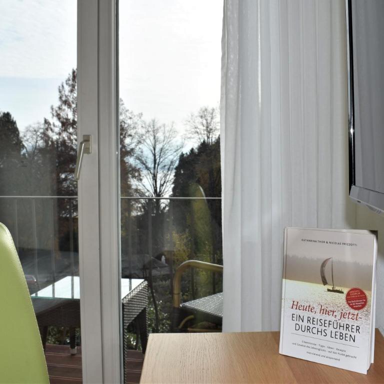 Hotel Lindenallee - Doppelzimmer mit Balkon und Parkblick - 7