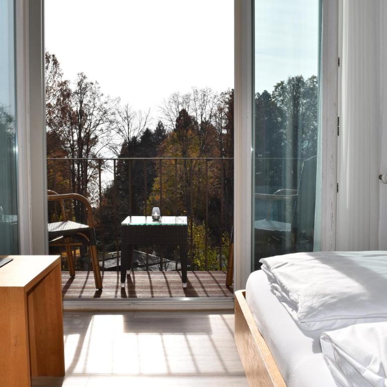 Hotel Lindenallee - Doppelzimmer mit Balkon und Parkblick - 11