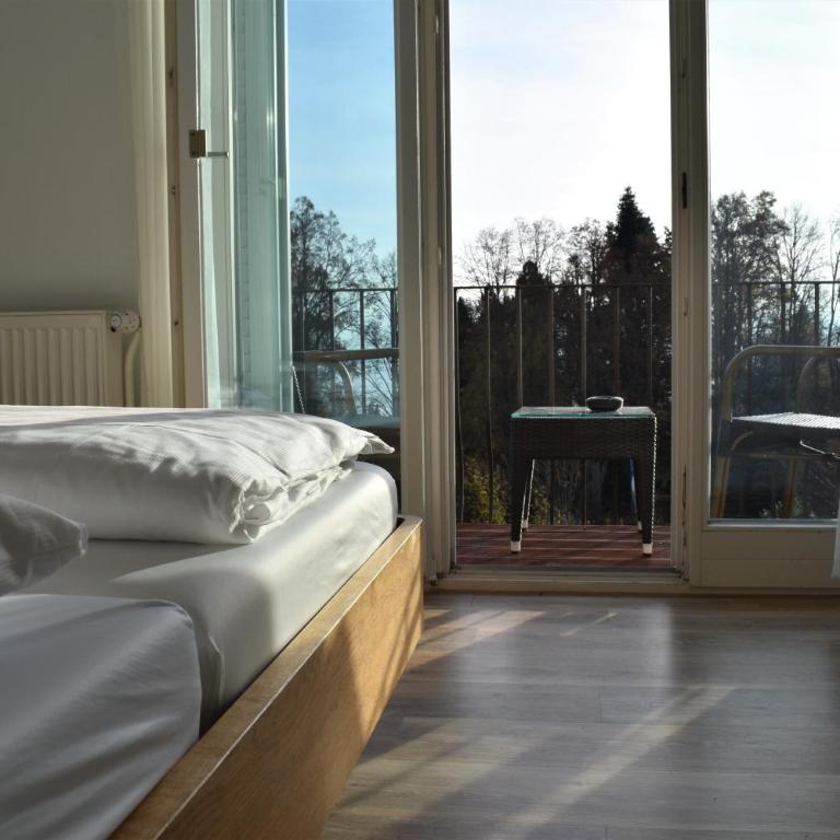 Hotel Lindenallee - Doppelzimmer mit Balkon und Parkblick - 10