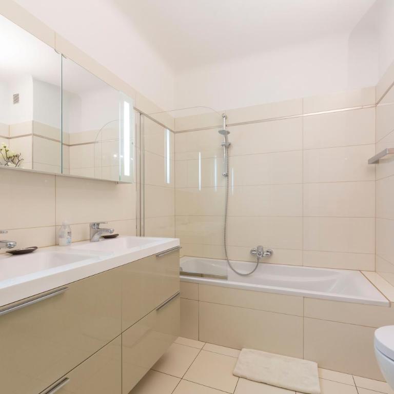 Appartement entièrement équipé de 105 m2 avec vue mer et collines - Appartement 3 Chambres - 10