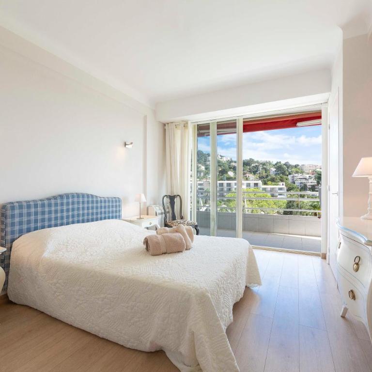 Appartement entièrement équipé de 105 m2 avec vue mer et collines - Appartement 3 Chambres - 11