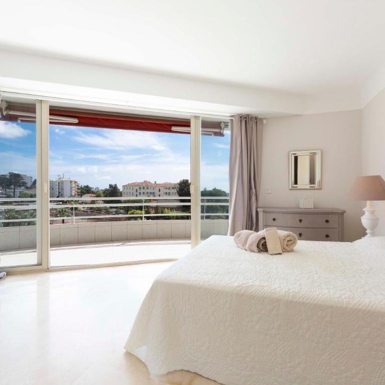 Appartement entièrement équipé de 105 m2 avec vue mer et collines - Appartement 3 Chambres - 8