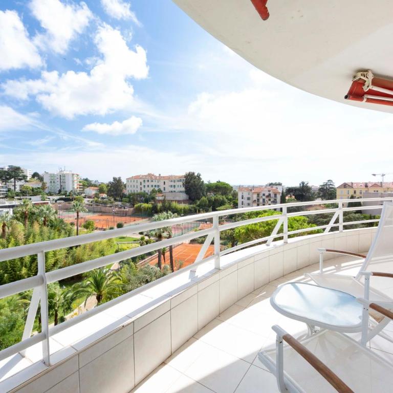 Appartement entièrement équipé de 105 m2 avec vue mer et collines - Appartement 3 Chambres - 13