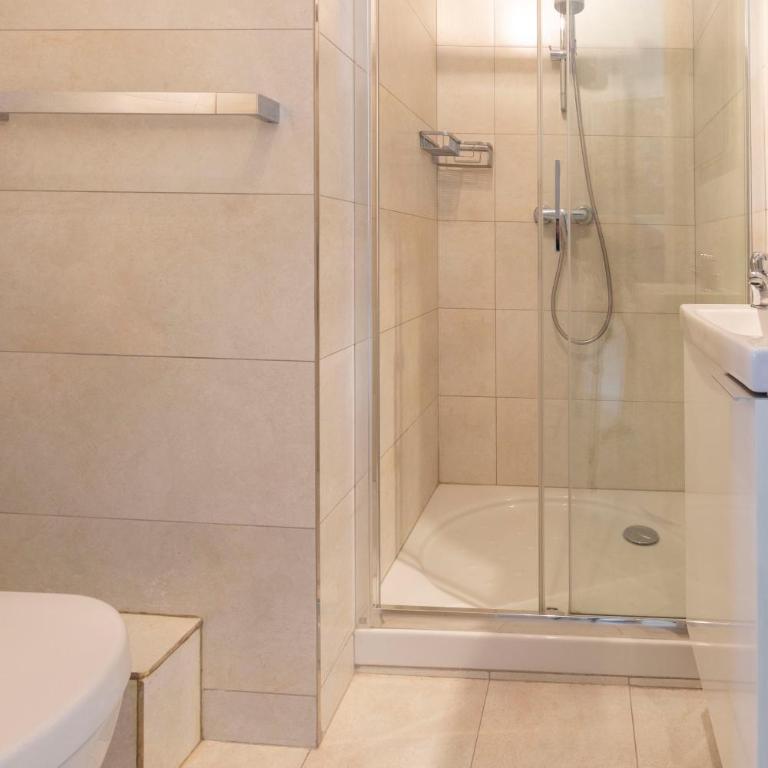 Appartement entièrement équipé de 105 m2 avec vue mer et collines - Appartement 3 Chambres - 15