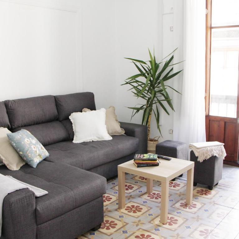Casa de la Alegría - Quadruple Room with Balcony and Shared Bathroom - 2