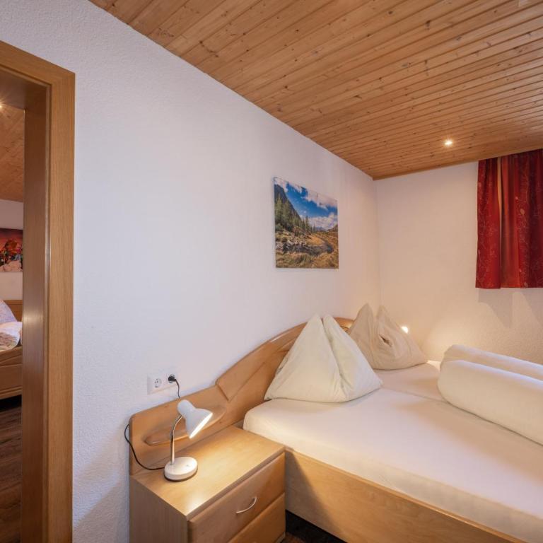 Eggerhof - Familienzimmer (2 Erwachsene + 2 Kinder) - 5