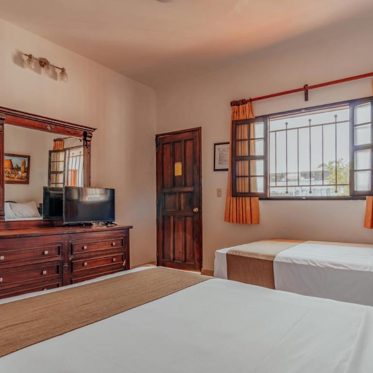 Hotel Santa María Mérida - Standard Double Room with Two Double Beds - 1