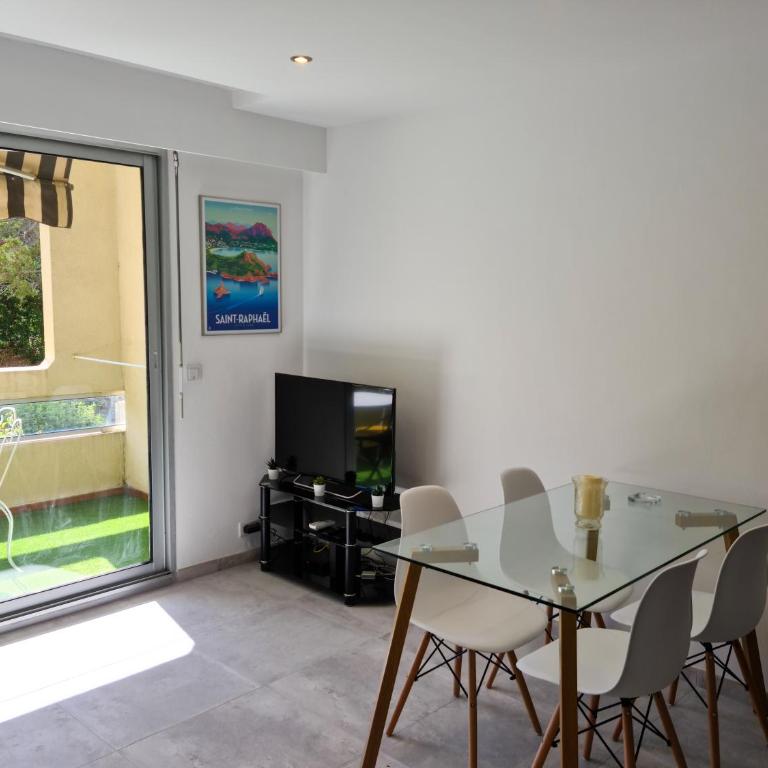 Renovated apartment, air-conditioned 5min from sea - Studio mit Terrasse - 2