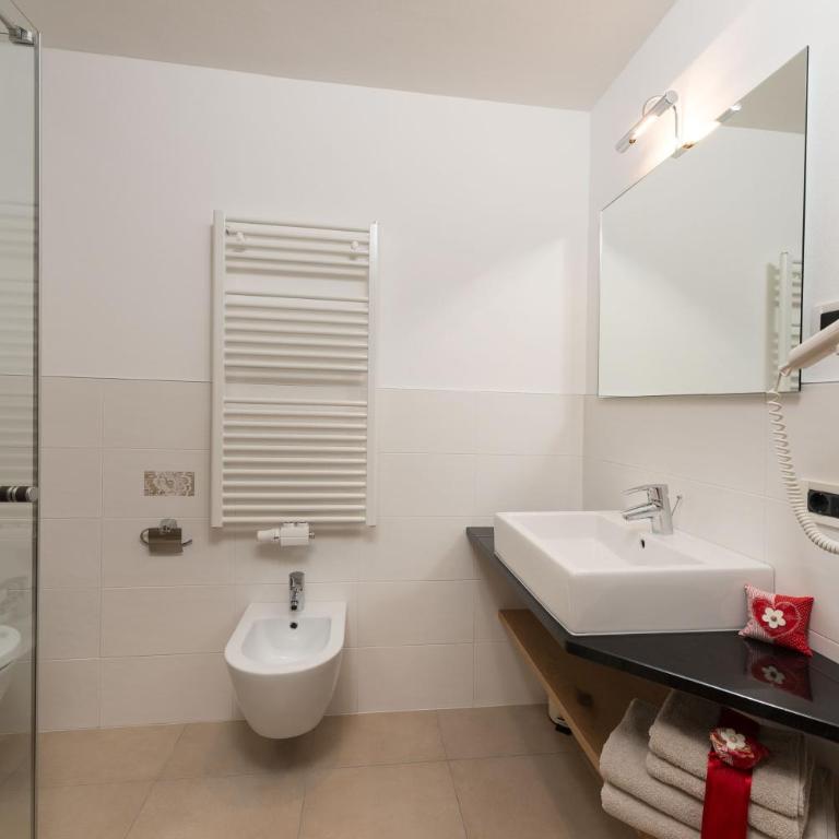 Alpin Sport - Appartamento con 2 Camere da Letto e Balcone - 1