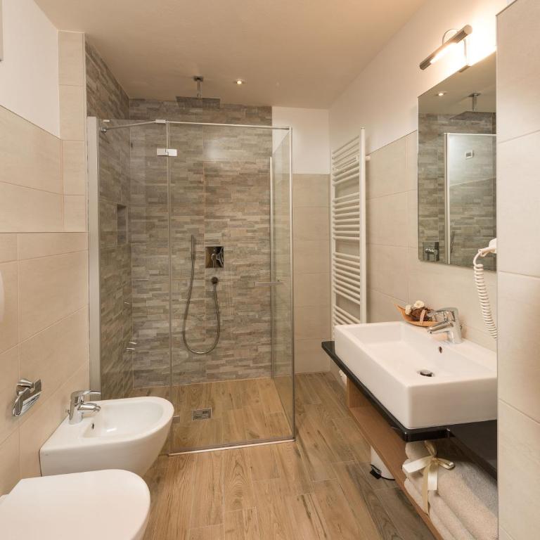 Alpin Sport - Appartamento con 2 Camere da Letto e Accesso Giardino - 11