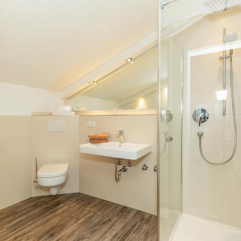 Gästehaus Menkenbauer inkl. Chiemgaukarte - Deluxe Doppelzimmer - 1