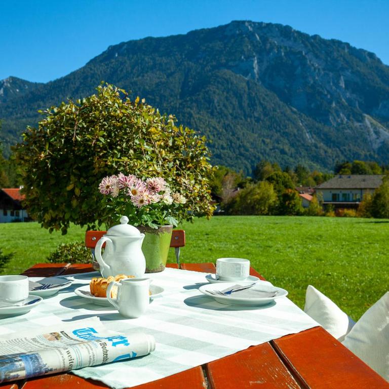 Gästehaus Menkenbauer inkl. Chiemgaukarte - Deluxe Doppelzimmer mit Balkon - 6