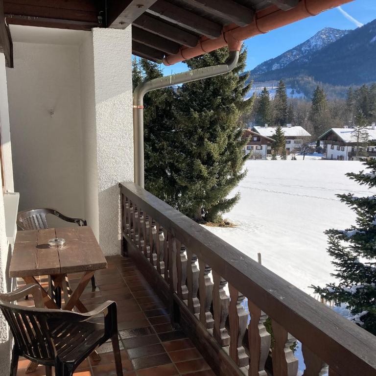 Gästehaus Menkenbauer inkl. Chiemgaukarte - Doppelzimmer mit Bergblick - 4