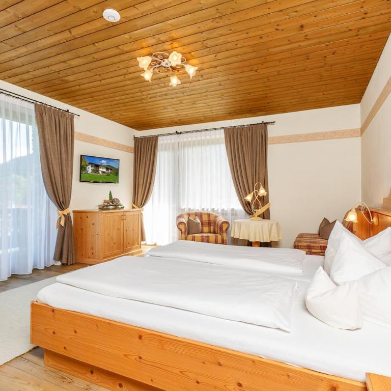 Gästehaus Menkenbauer inkl. Chiemgaukarte - Standard Doppelzimmer - 2