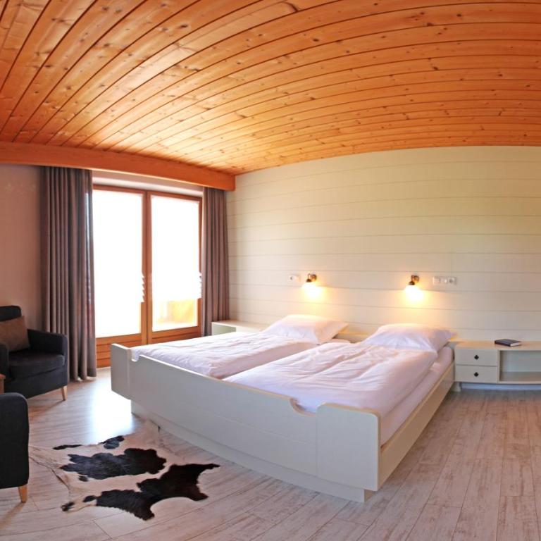Gästehaus Menkenbauer inkl. Chiemgaukarte - Doppelzimmer mit Balkon - 3