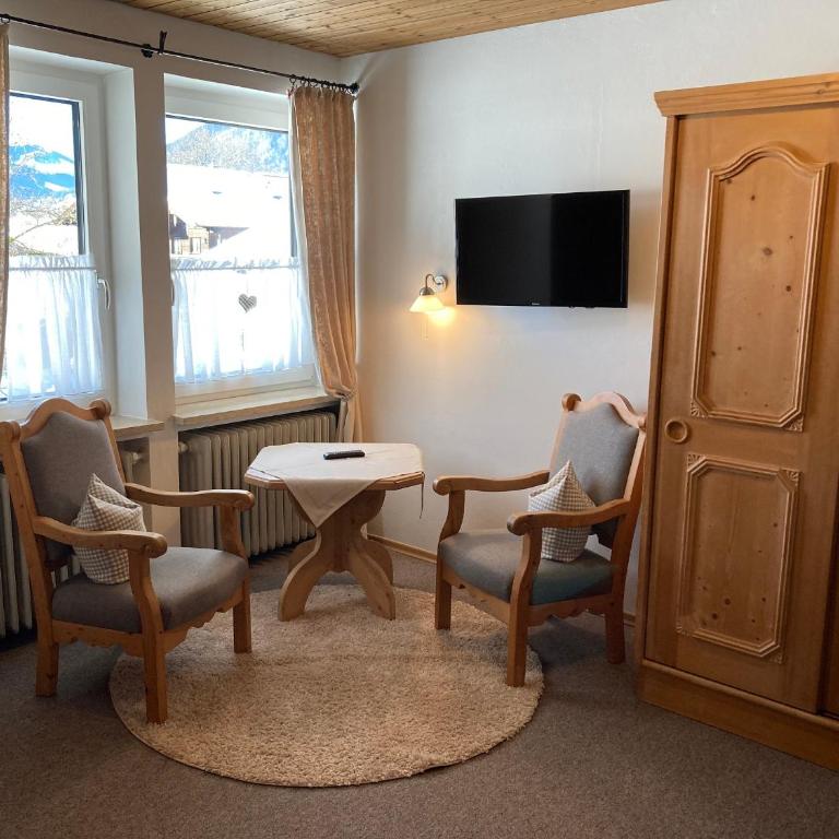 Gästehaus Menkenbauer inkl. Chiemgaukarte - Budget Doppelzimmer - 1