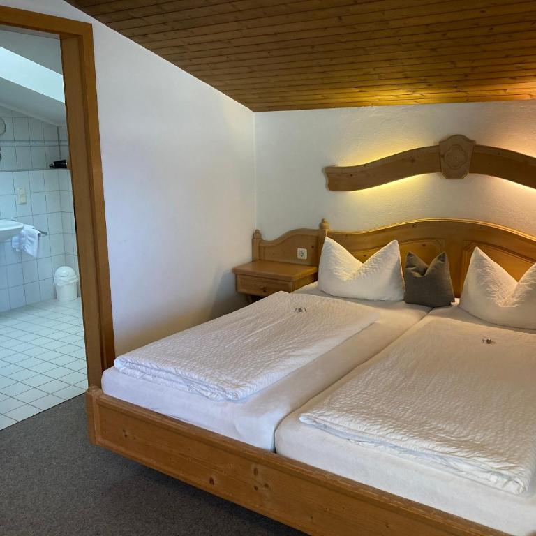 Gästehaus Menkenbauer inkl. Chiemgaukarte - Budget Doppelzimmer - 3