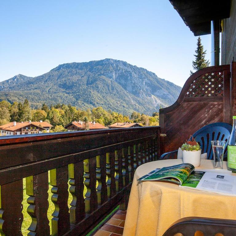 Gästehaus Menkenbauer inkl. Chiemgaukarte - Doppelzimmer mit Gartenblick - 10