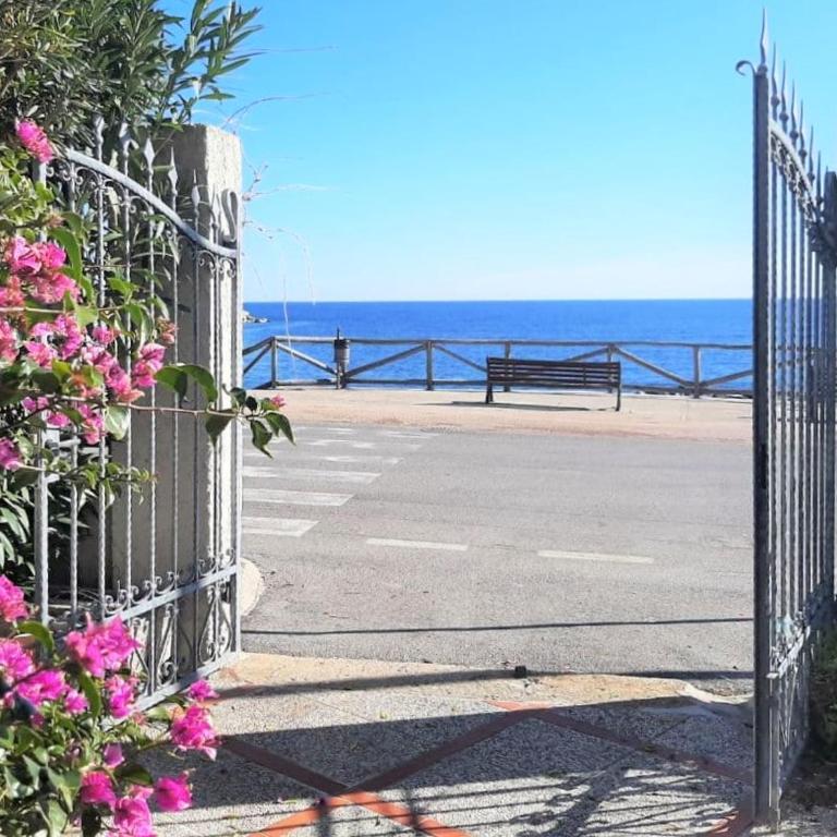 Terrazza Lungomare, e sei in spiaggia... - Appartamento con 2 Camere da Letto - 20
