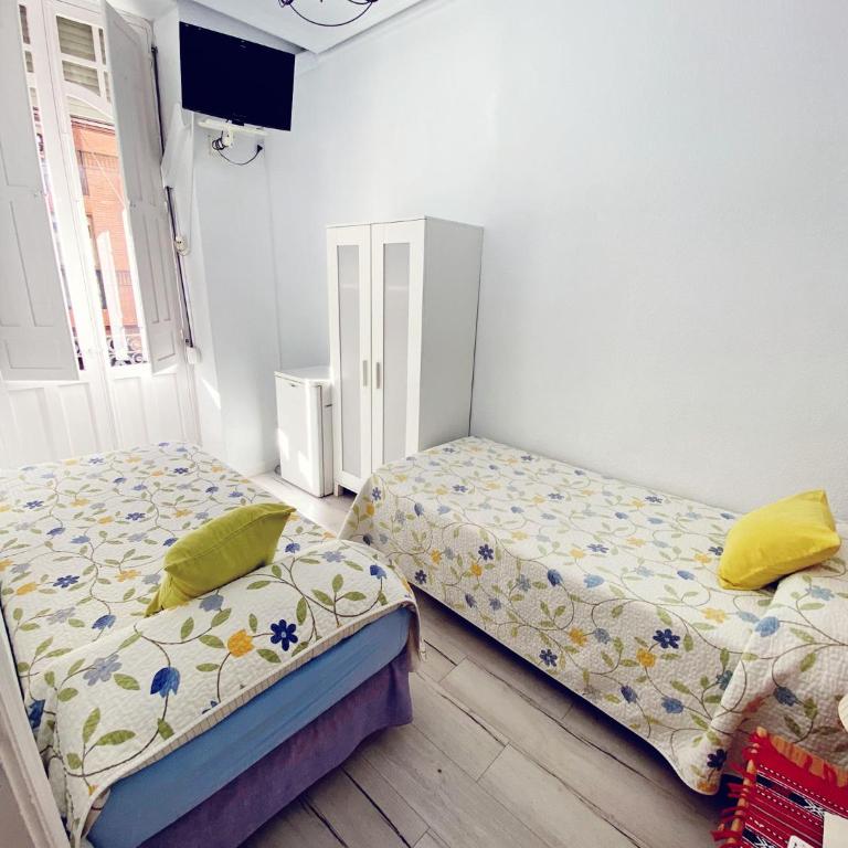 Pensión Antonio Guesthouse - Quadruple Room with Private External Bathroom - 1