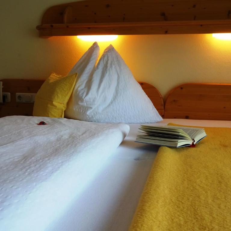Pension Wolfsegg - Doppelzimmer mit Balkon - 5