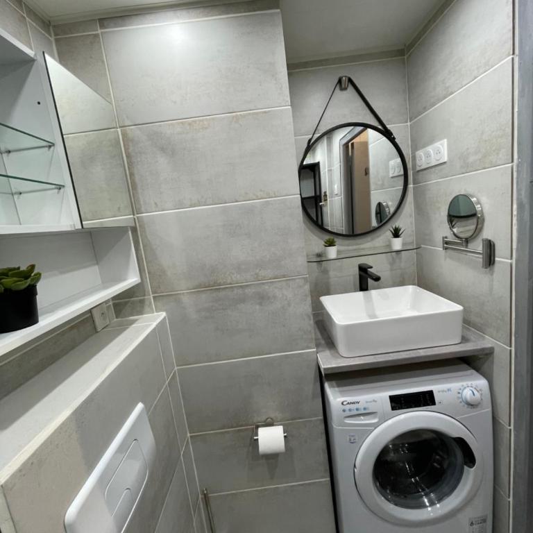 Studio vue port, belle terrasse, piscine - Apartment mit 1 Schlafzimmer - 12
