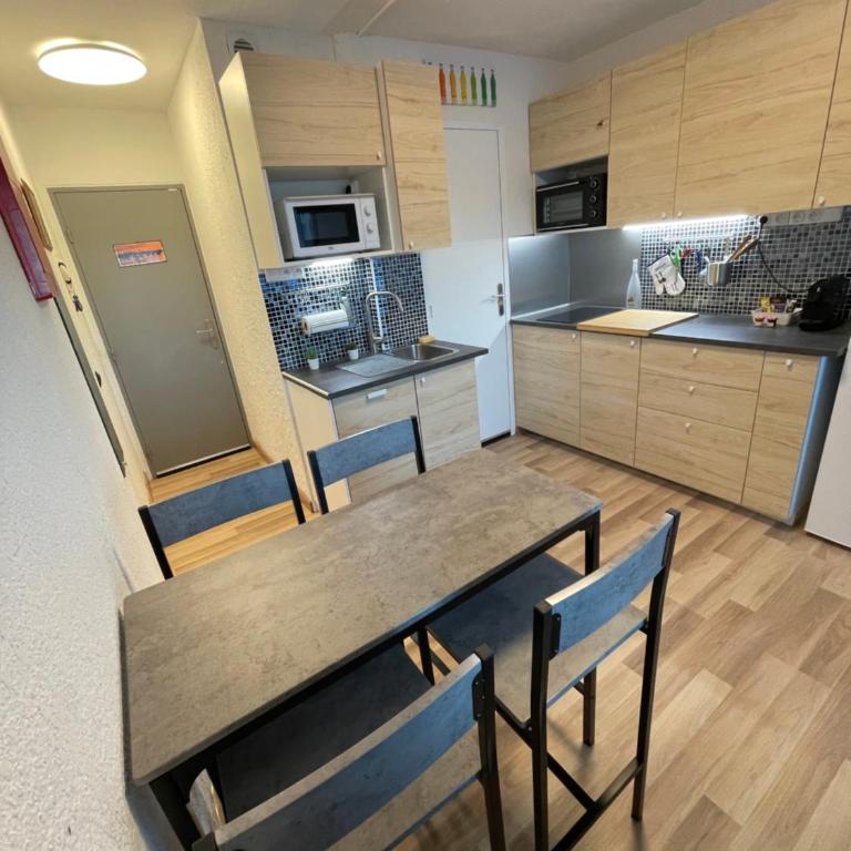 Studio vue port, belle terrasse, piscine - Apartment mit 1 Schlafzimmer - 10