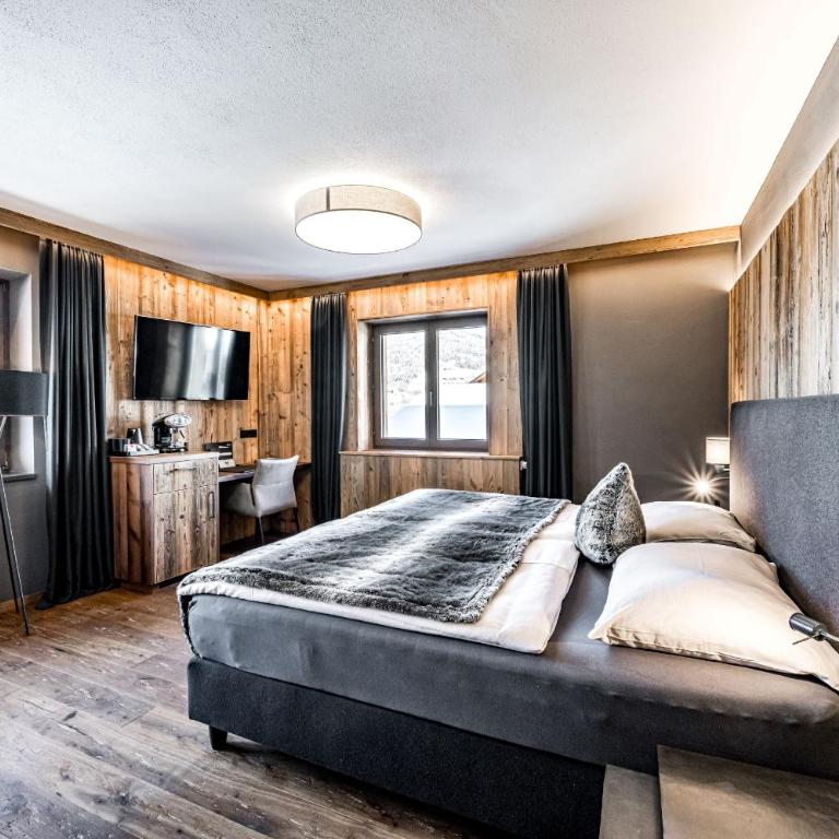 ALMMONTE SENSUM SUITES - Funky Living Hotel - Executive Doppelzimmer mit Balkon - 4