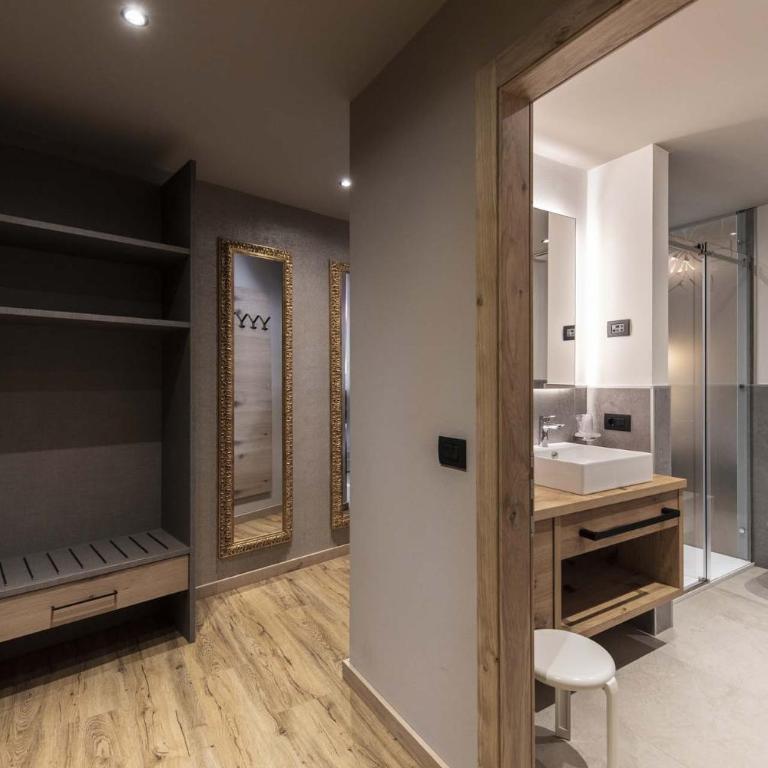 Ariston Lake View Hotel - Doppelzimmer mit Bergblick - 4