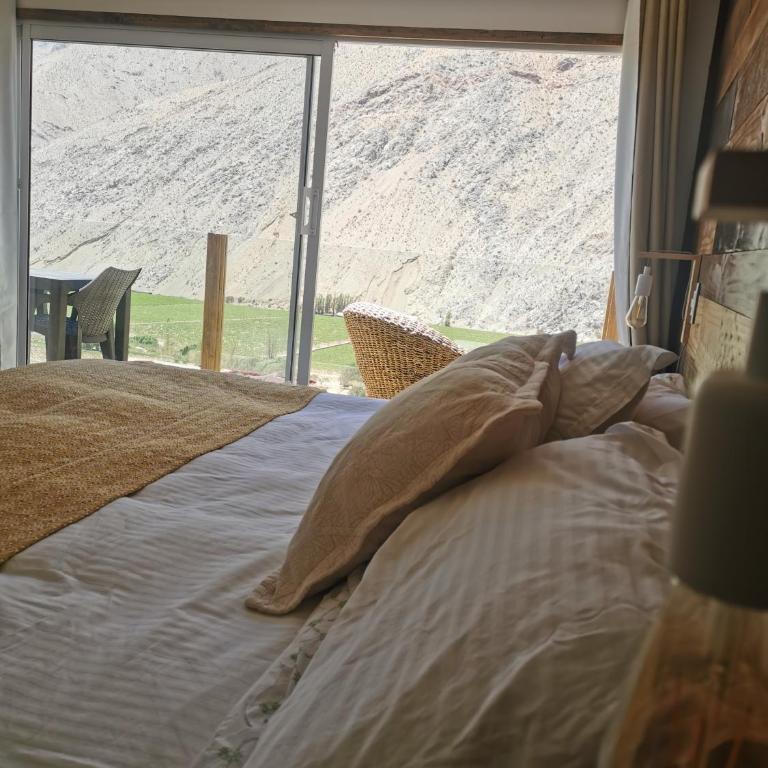 Lodge Nueva Elqui - Habitación con cama extragrande y vistas a la montaña - 4
