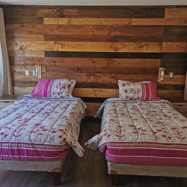 Lodge Nueva Elqui - Habitación con cama extragrande y vistas a la montaña - 5