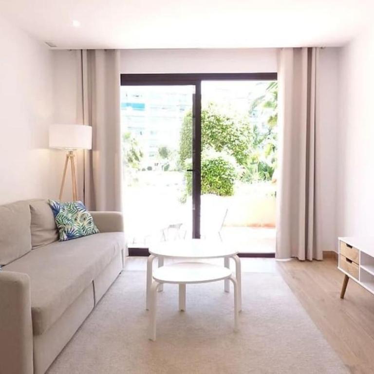 Luxury Apartment in Puerto Banus Free Parking, 100m to Beach & Marina - One-Bedroom Apartment - 3