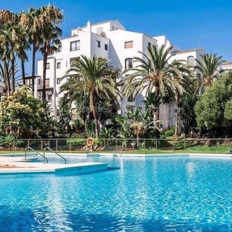 Luxury Apartment in Puerto Banus Free Parking, 100m to Beach & Marina - One-Bedroom Apartment - 23