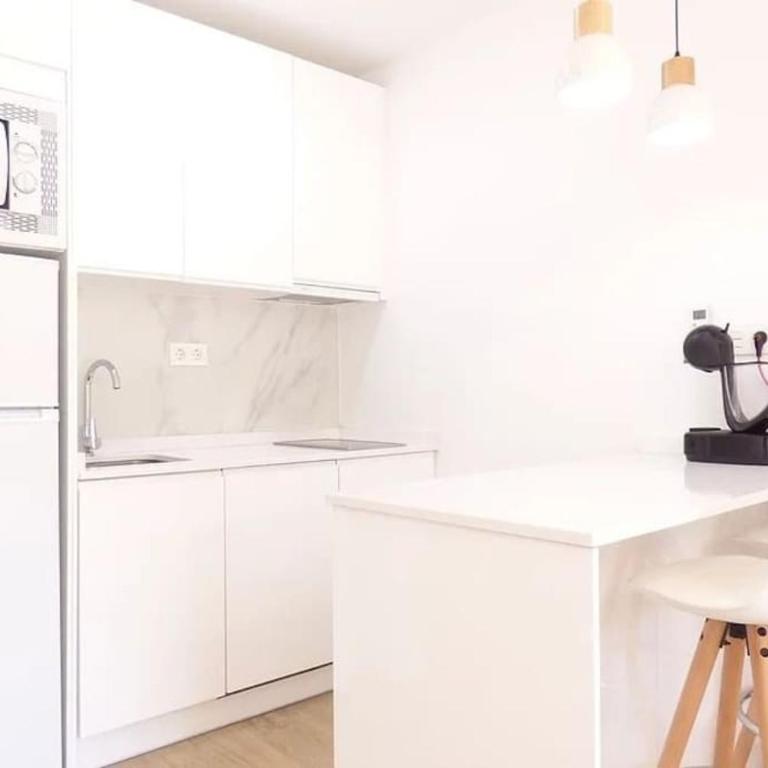Luxury Apartment in Puerto Banus Free Parking, 100m to Beach & Marina - One-Bedroom Apartment - 15