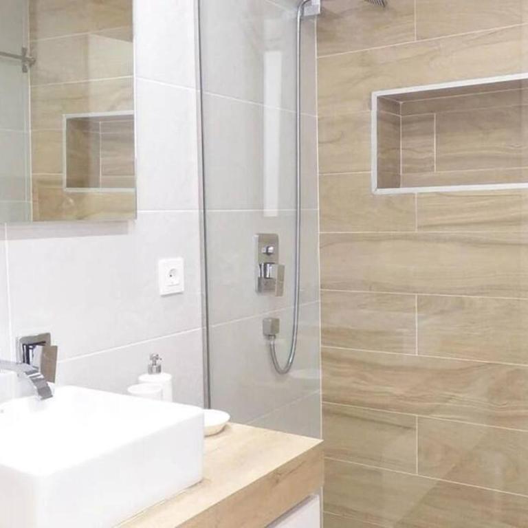Luxury Apartment in Puerto Banus Free Parking, 100m to Beach & Marina - One-Bedroom Apartment - 13