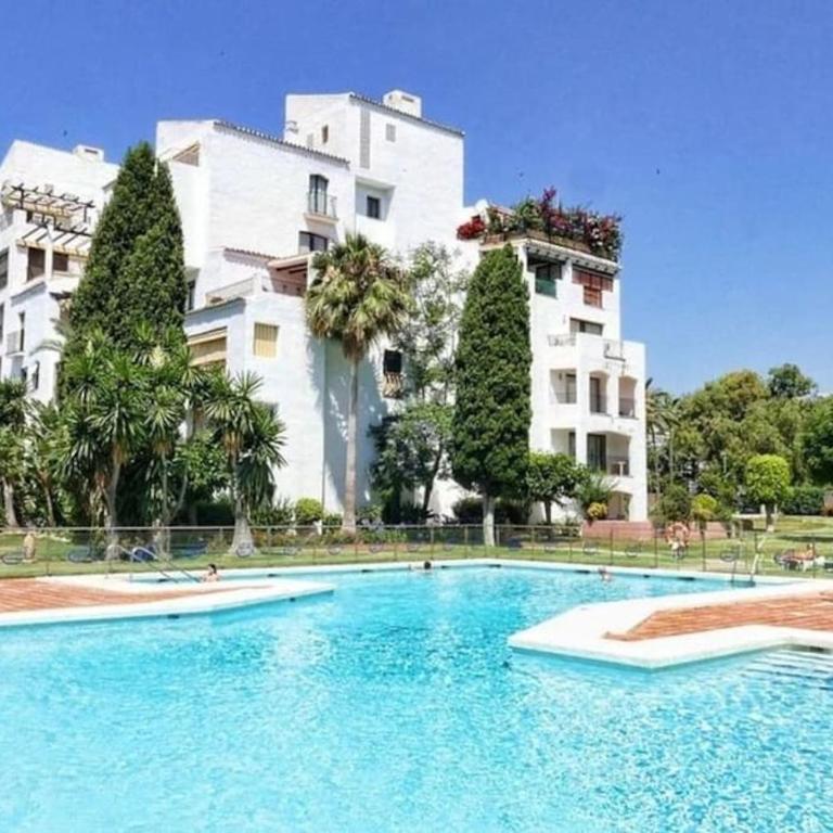 Luxury Apartment in Puerto Banus Free Parking, 100m to Beach & Marina - One-Bedroom Apartment - 4